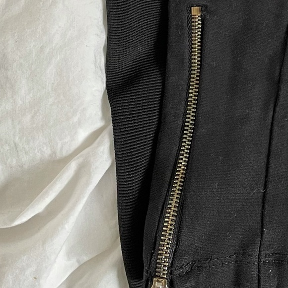 Ci Sono Black Leggings Ribbed Side with Gold Zipper Ankle New Work Out Medium M - Picture 2 of 2